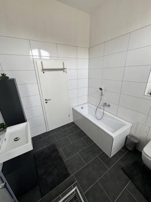 Apartment Mit Parkplatz Und Wifi Maagdenburg Buitenkant foto
