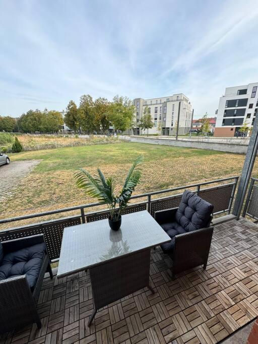 Apartment Mit Parkplatz Und Wifi Maagdenburg Buitenkant foto